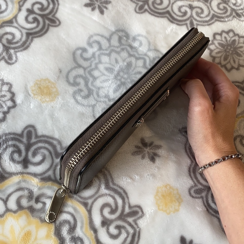 Marc Jacob’s Wallet - Picture 5 of 12